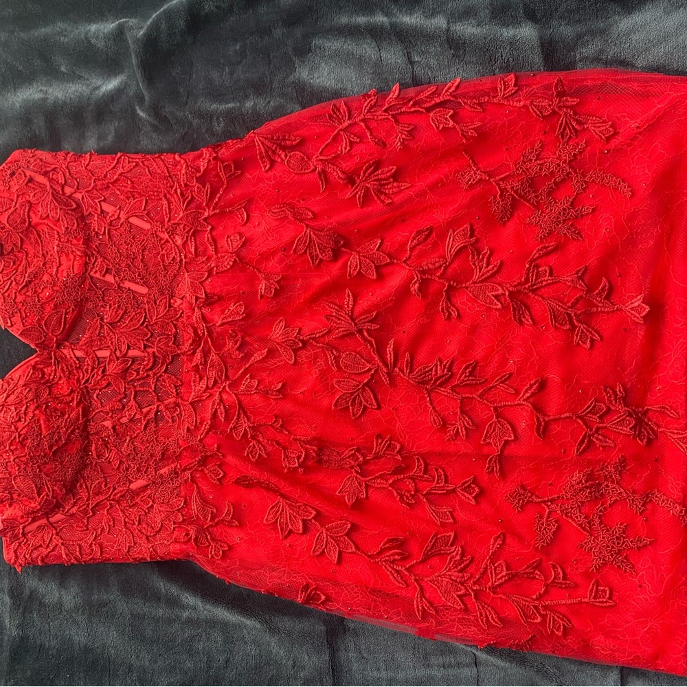 I dress you can either wear to homecoming, prom or winter formal